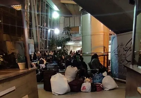 سرگردانی مسافران قطار ملایر تهران به دلیل خرابی لوکوموتیو + عکس