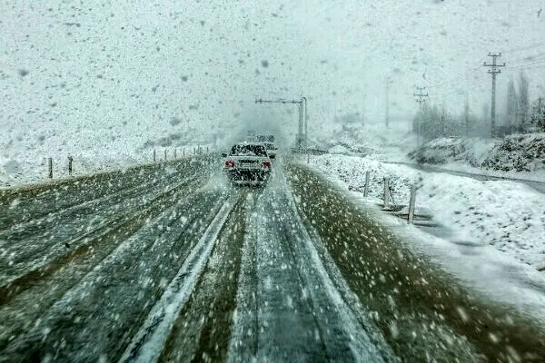 پیش بینی بارش برف و باران در جاده های ٢٥ استان+ توصیه پلیس 