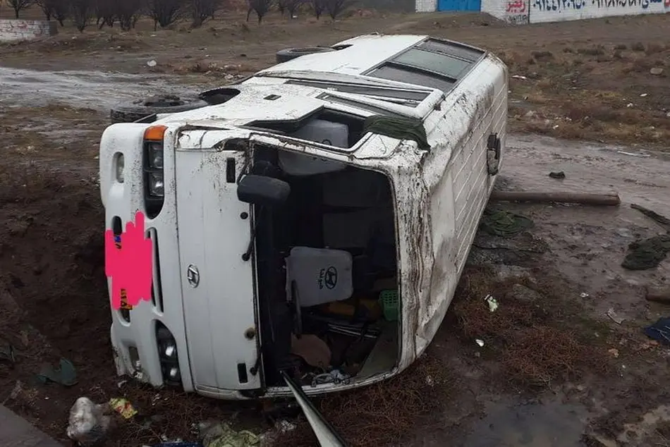 جان‌باختن یکی از مصدومان حادثه واژگونی مینی‌بوس دانشگاه آزاد بناب 