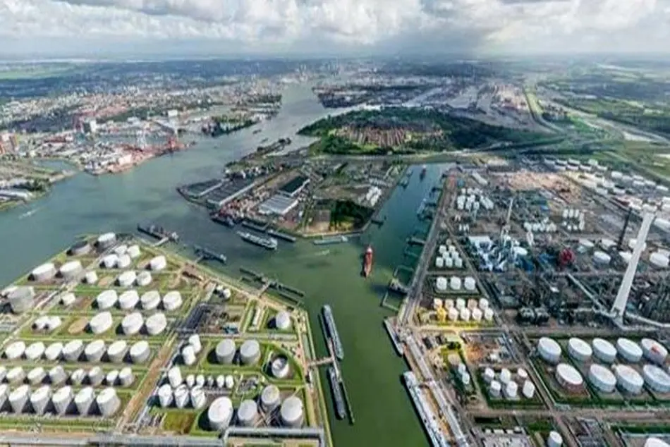 Port of Rotterdam to use new technology to improve port calls