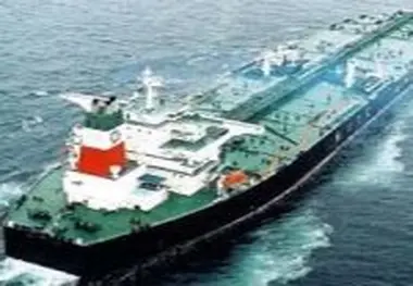 نجات دو نفتکش از چنگ دزدان دریایی