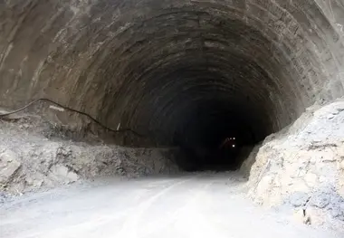 عملیات تکمیلی تونل های بزرگراه ایلام- مهران بی وقفه در حال اجرا است 