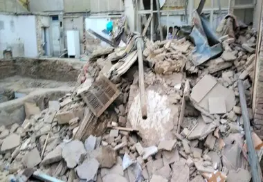 نجات معجزه‌آسای پسر 8ساله و زن ۷۰ ساله تهرانی از زیرآوار