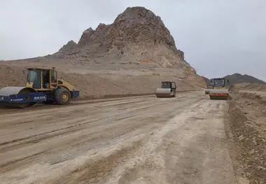 کلنگ زنی ۴ پروژه راهداری و حمل و نقلی در زنجان 
