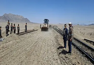 نوسازی و نصب هفت دستگاه سوزن سنگین بتنی در ایستگاه‌های راه‌آهن اصفهان
