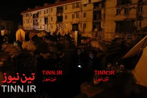 آوارگان زلزله در شب