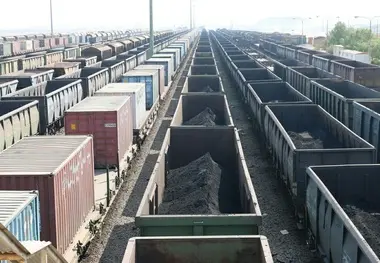 راه‌ اندازی نخستین قطار صادراتی کاشی و سرامیک میبد به افغانستان 