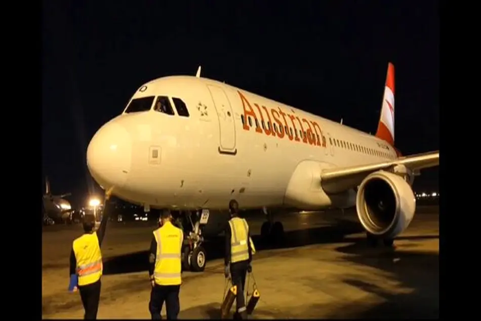 ورود اولین پرواز شرکت هواپیمایی آسترین به تهران

