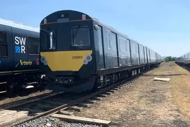 نخستین قطار باتری دار فوق سریع انگلیس به بهره برداری رسید