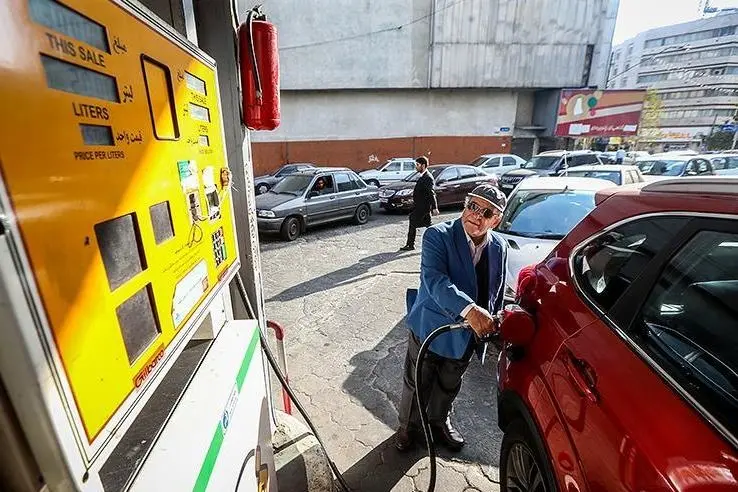 ۶۰ لیتر سهمیه بنزین اردیبهشت ماه بامداد شنبه شارژ می شود