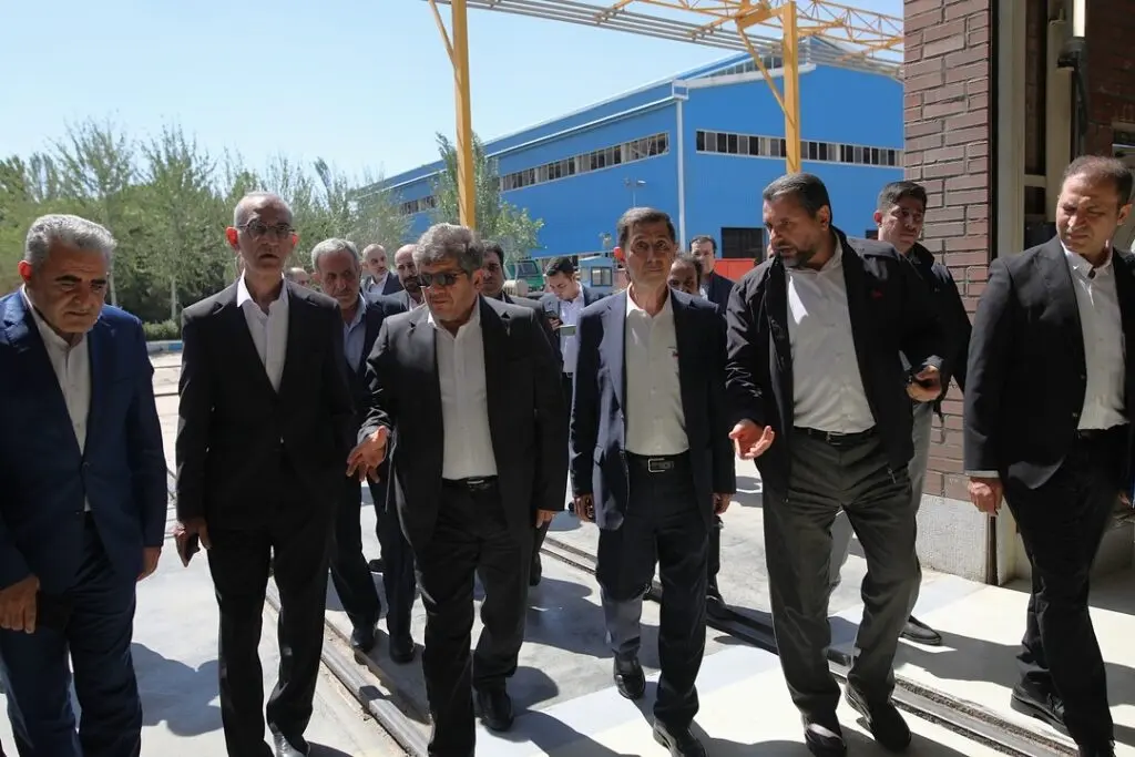 بازدید مدیرعامل راه‌آهن از کارخانه شرکت مهندسی و ساخت لکوموتیو مپنا (33)
