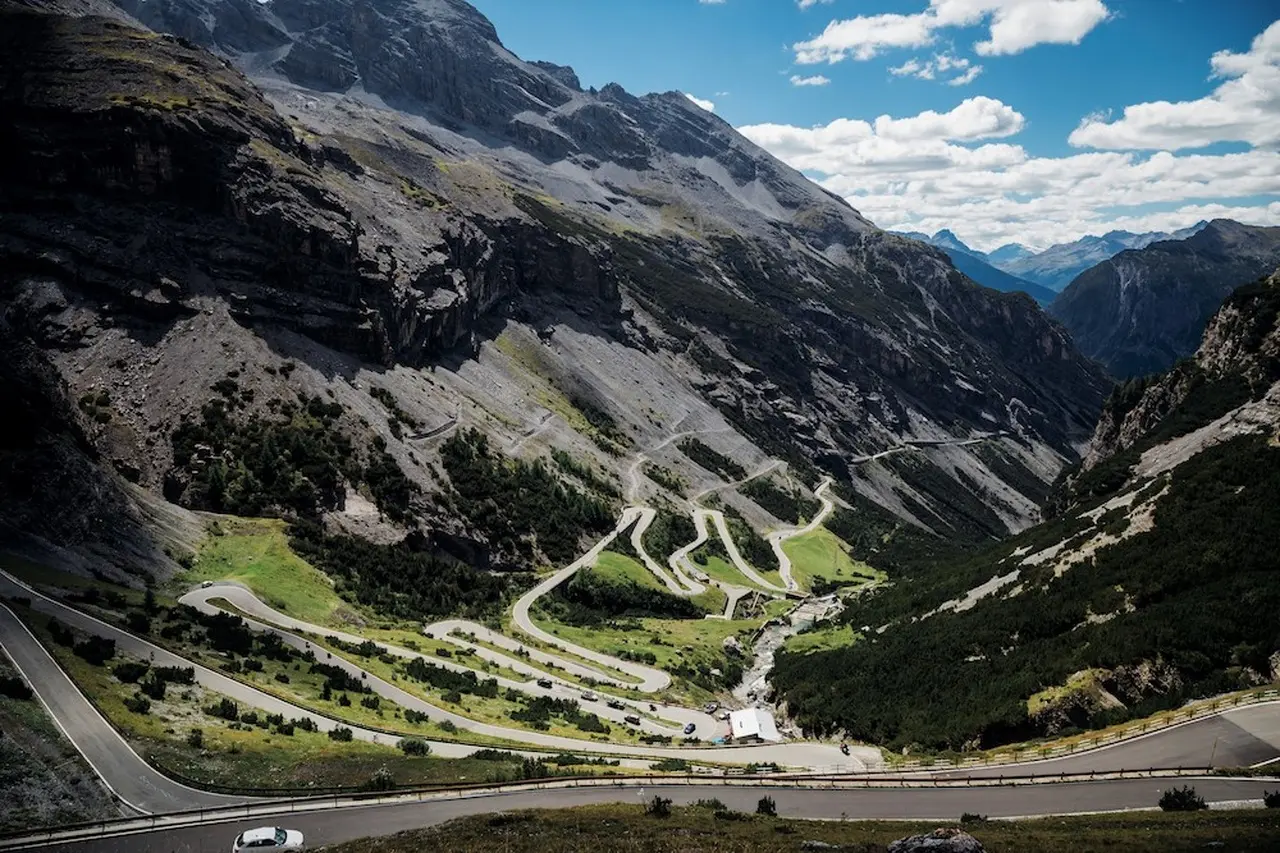 9- استلویو پس(Stelvio Pass)، ایتالیا