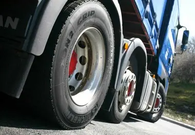 رانندگان کامیون برای دریافت روغن و لاستیک دولتی به کجا مراجعه کنند؟