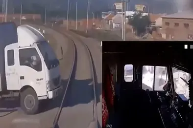 فیلم | برخورد وحشتناک قطار با کامیون در گذرگاه راه آهن ترکیه