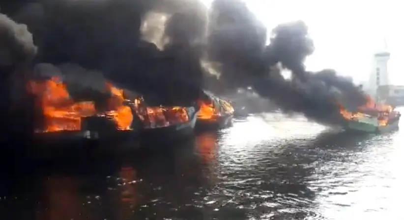 Massive fire destroys over 30 vessels in Jakarta