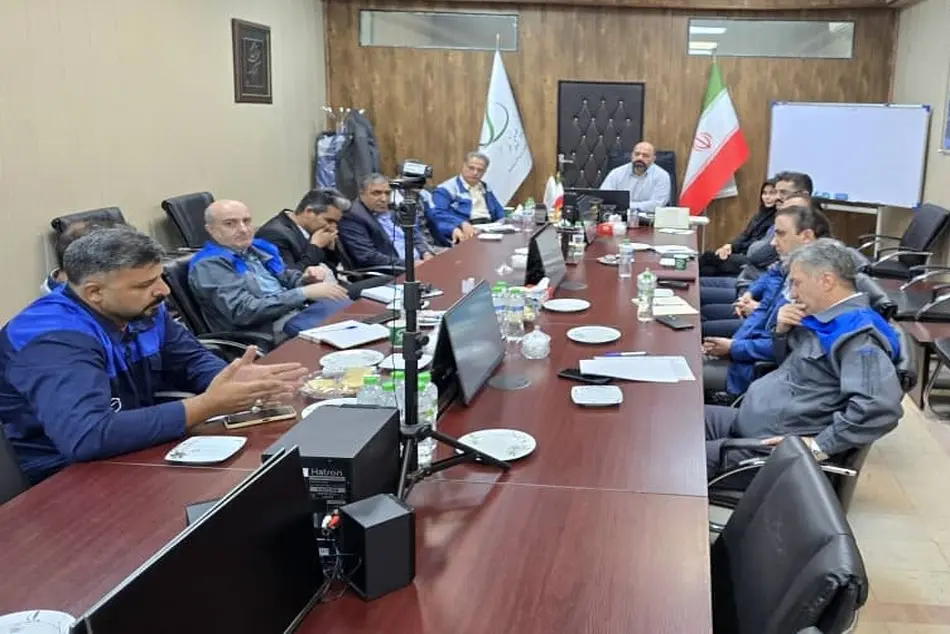 اولین دیدار مدیر عامل شرکت با مدیران کارخانه گروه صنعتی پلور سبز