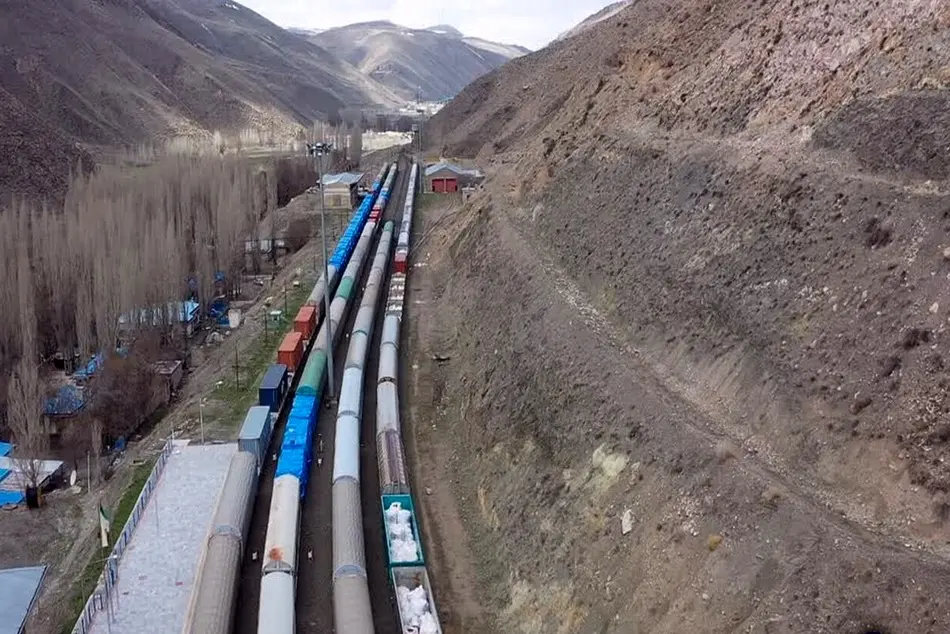 افزایش ۴۲ درصدی بارگیری کالا از طریق ناوگان ریلی راه آهن منطقه آذربایجان 