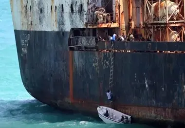 Robbers board container ship off Manila