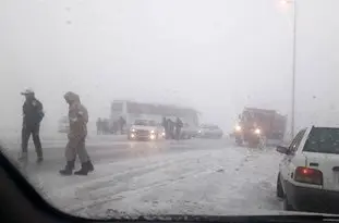 کُندی حرکت در محورهای خراسان شمالی به دلیل بارش برف 