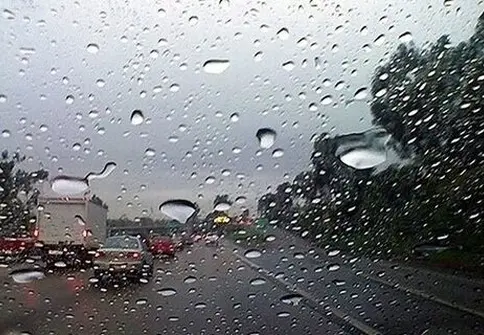 جاده‌ های ۱۵ استان امروز بارانی است