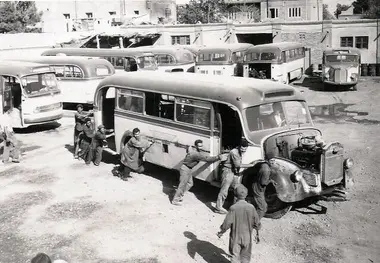مهدیقلی هدایت، بنیانگذار شبکه اتوبوسرانی تهران 