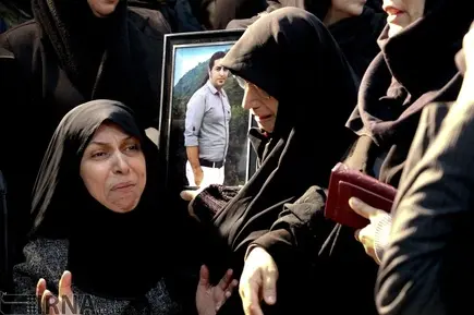 گزارش تصویری/  وداع با جانباختگان حادثه نفتکش ایرانی در بندر انزلی
