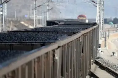 آغاز حمل ترکیبی کلینکر  کارخانه سیمان دورود از طریق راه آهن دورود به مرز شلمچه