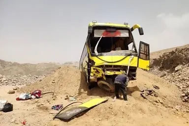واژگونی اتوبوس مشهد به شیراز در تفت/انتقال تاکنون ۱۸ مصدوم به مراکز درمانی