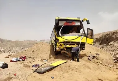 واژگونی اتوبوس مشهد به شیراز در تفت/انتقال تاکنون ۱۸ مصدوم به مراکز درمانی