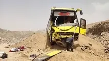 واژگونی اتوبوس مشهد به شیراز در تفت/انتقال تاکنون ۱۸ مصدوم به مراکز درمانی