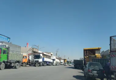هجوم گروهی از افراد منتسب به  فعالان حوزه فروش آهن به پایانه بار امیرکبیر اصفهان