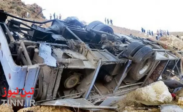 کشته و زخمی شدن ۸ نفر در پی واژگونی اتوبوس در رفسنجان