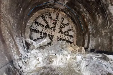 مونتاژ مهم‌ترین قطعه از دومین دستگاه حفار مکانیزه در خط ۱۰ مترو تهران