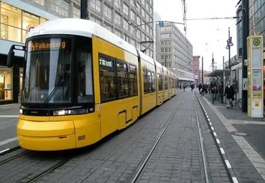 This graphic compares the best public transportation systems around the world