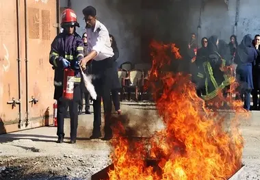آموزش اطفای حریق به بانوان شاغل در اداره‌کل بندرها و دریانوردی هرمزگان

