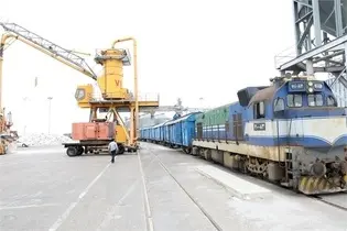 فیلم| افزایش سرعت قطارهای باری و اتصال ریل به بنادر؛ گامی در مسیر اقتصاد دریامحور