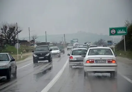 بارش باران و لغزندگی جاده های قزوین