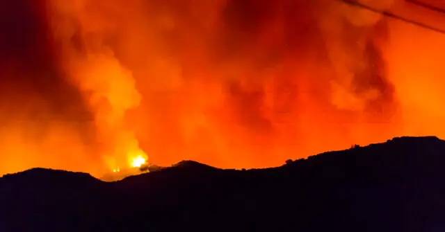 مهار ۹۵ درصدی آتش سوزی در جنگل‌های گچساران/ آتش سوزی همچنان ادامه دارد