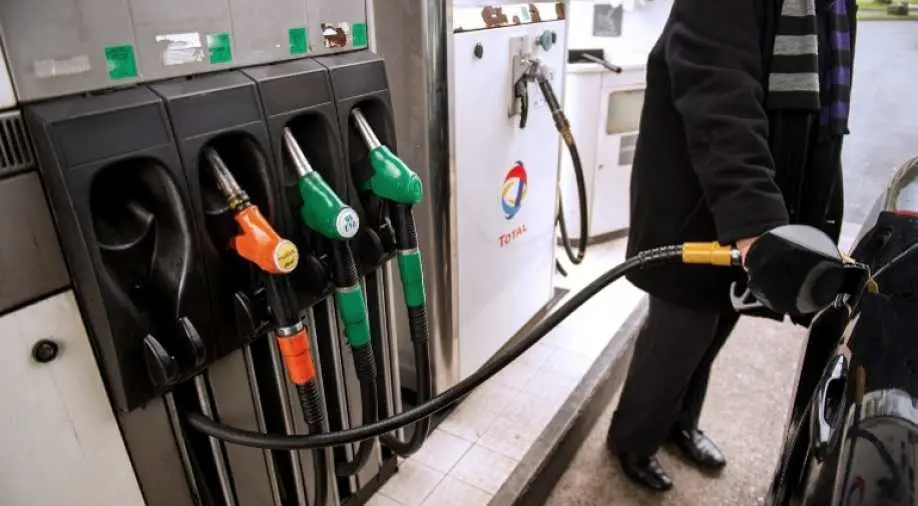 سهمیه‌بندی روزی یک لیتر بنزین برای هر فرد زیبنده ملت ایران نیست