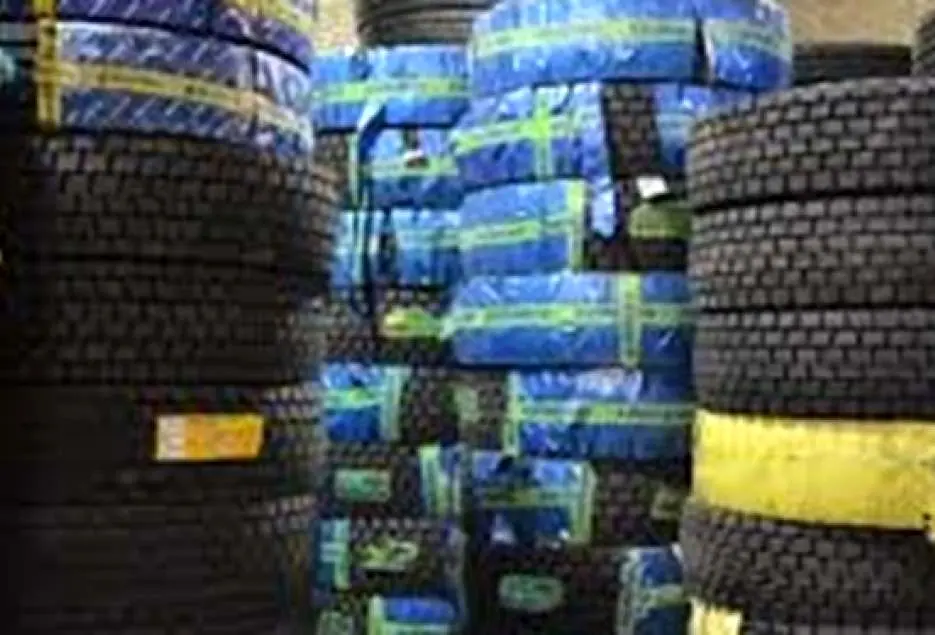 توزیع بیش از ۷ هزار حلقه لاستیک بین تاکسی‌داران قم