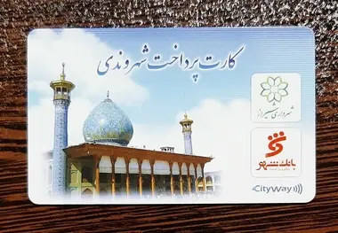 کمبود کارت شهروندی در شیراز؛ اختلال در حمل و نقل عمومی همزمان با آغاز سال تحصیلی