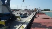 بارگیری و اعزام نخستین محموله ترانزیتی خودرو از بندر امیرآباد

