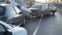 مصدومیت 14 نفر در تصادف زنجیره‌ای 15 خودرو/ 2 نیروی اورژانس هم مصدوم شدند