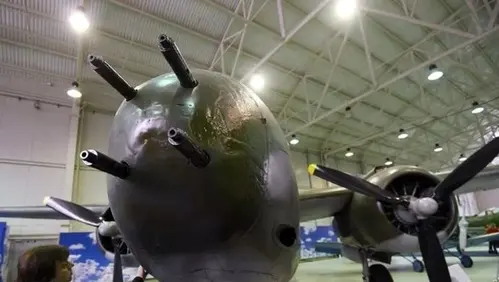 نمایشگاه هواپیماهای جنگی دوران شوروی.jpg11