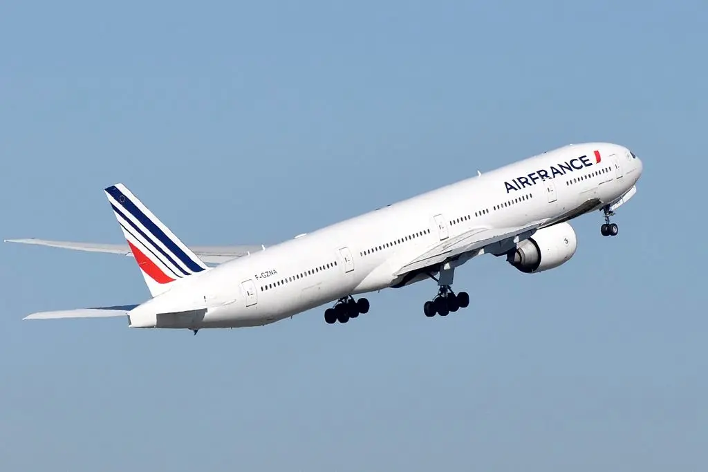 Air France Boeing 777 Reports Smoke in Crew Rest Area