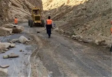 رانندگان محور «هیرمند- بی‌بی دوست» مسیر جایگزین استفاده کنند