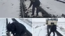 برف‌ روبی و یخ‌ زدایی سوزن‌ ها ریل راه آهن قم 