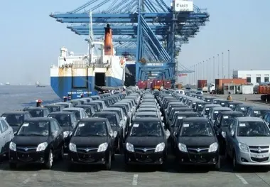 واردات خودروهای کارکرده از مناطق آزاد انجام می‌شود