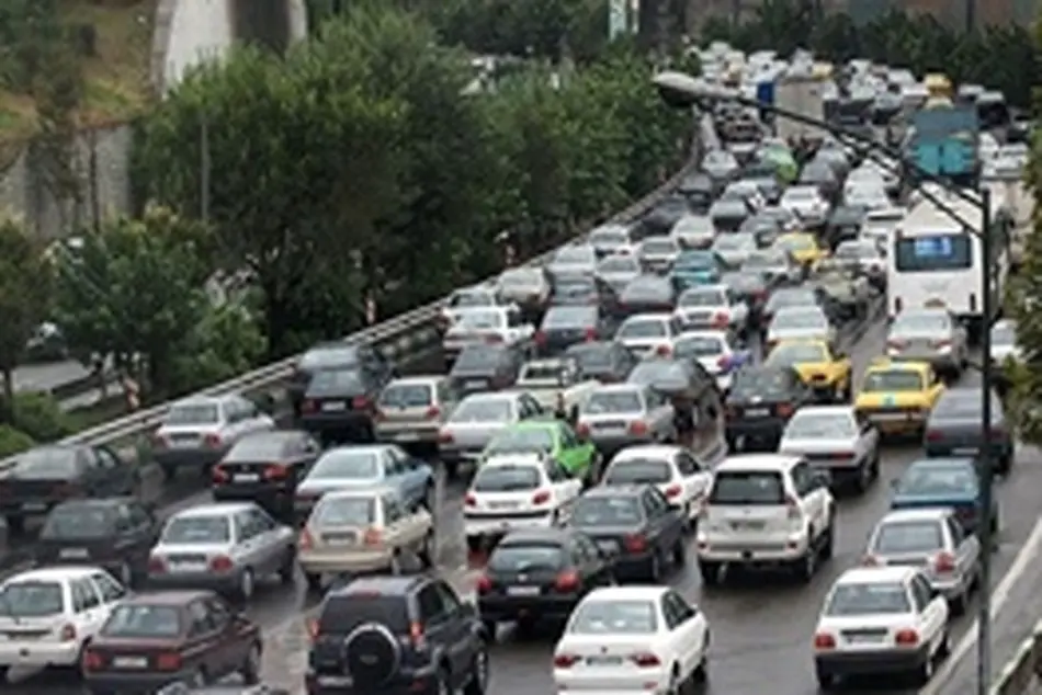 تمهیداتی برای کاستن از بار ترافیکی اتوبان شمال تهران/ تعریض سواره‌رو زیر پل صدر 