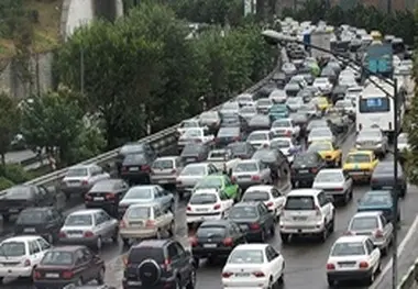 تمهیداتی برای کاستن از بار ترافیکی اتوبان شمال تهران/ تعریض سواره‌رو زیر پل صدر 